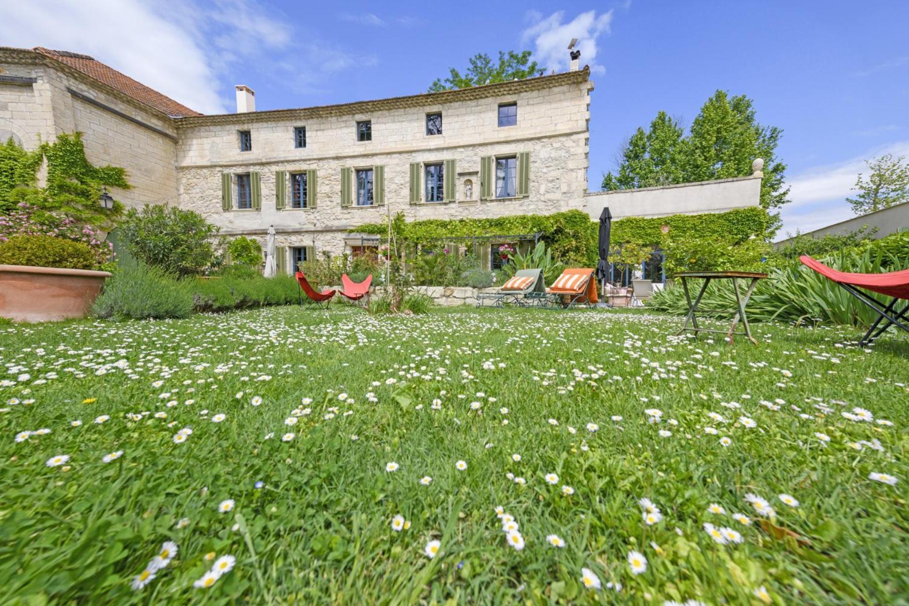 Bastide De Bellegarde Bed & Breakfast Avignon Exterior photo
